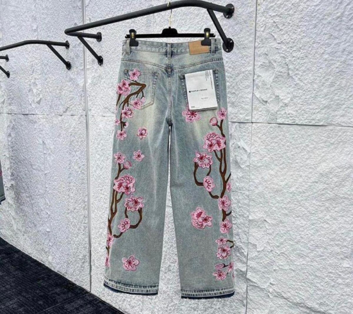 Jean brodé floral tendance