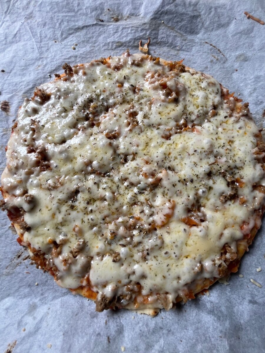 Pizza viande hachée et fromage