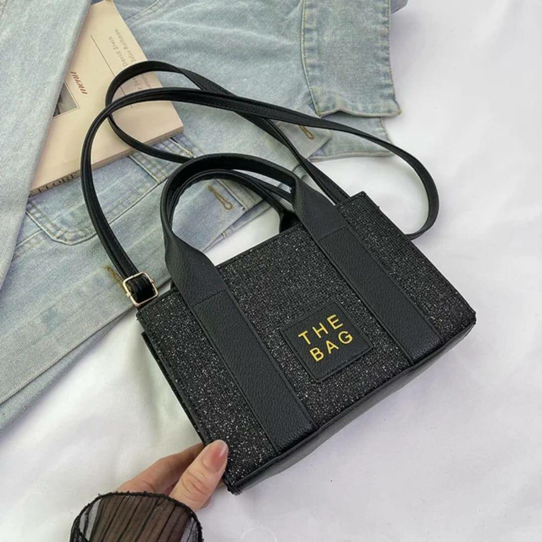 Sac à main argenté élégant