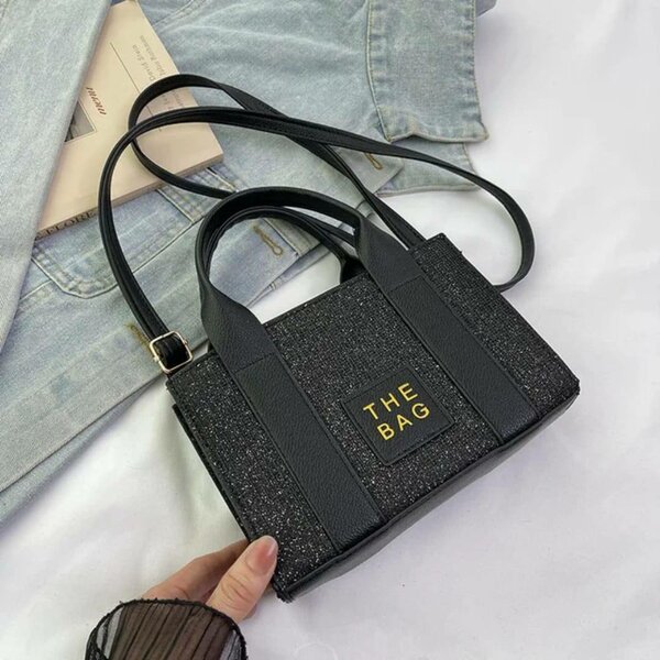 Sac à main argenté élégant