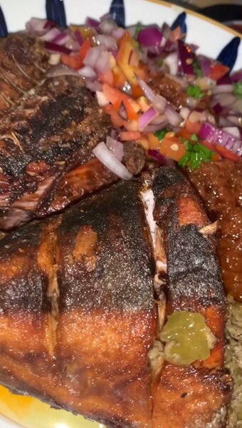 Poisson Grillé Épicé et Sauce