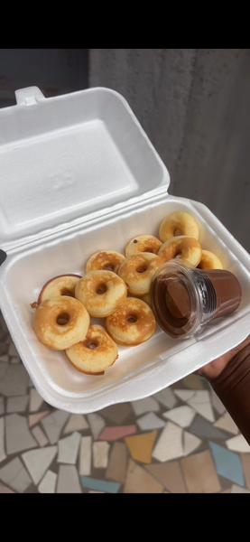 Mini donuts avec sauce chocolat