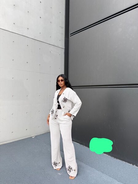 Ensemble élégant femme brodé