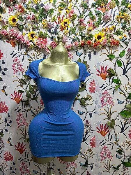 Robe moulante bleue élégante