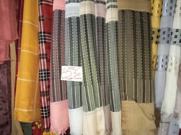 Ladies shawl staller