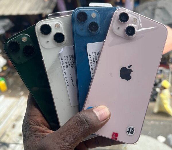 iPhone 13 quasi neuf