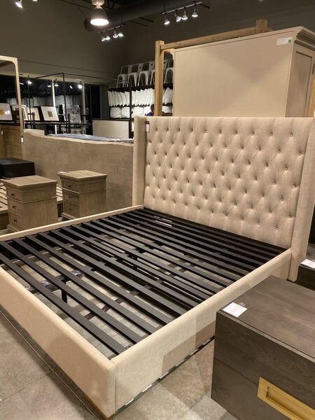 Lit coffre capitonné élégant