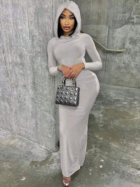 Robe Élégante avec Capuche