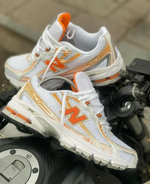 New Balance 740