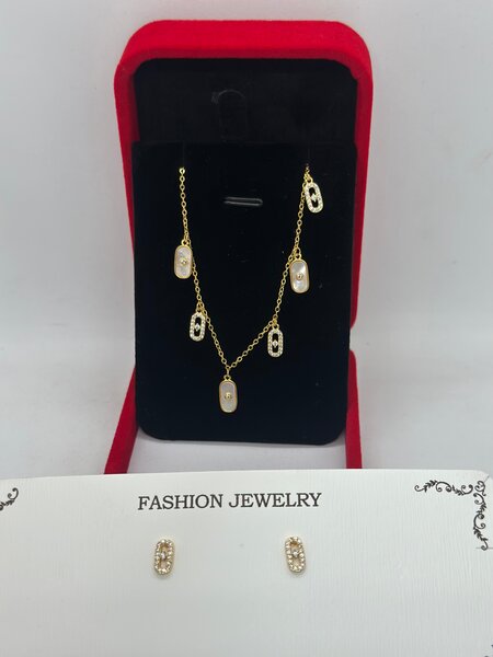 Ensemble Collier et Boucles d'Oreilles Élégantes