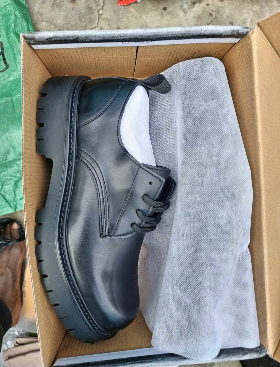 Chaussures noires en cuir