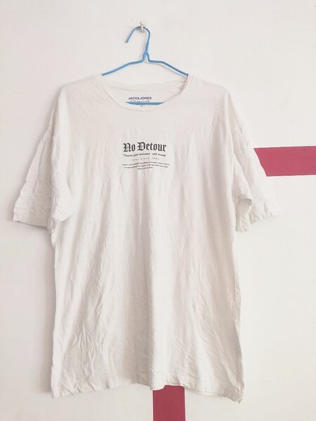 T-shirt blanc imprimé graphique