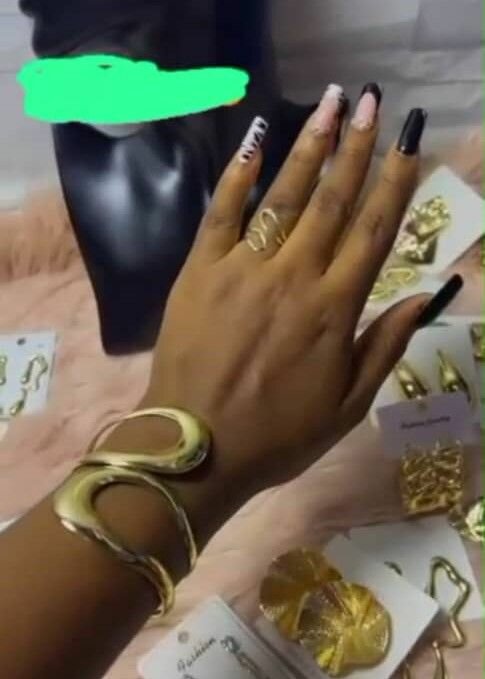 Ensemble de Bijoux Dorés Élégants