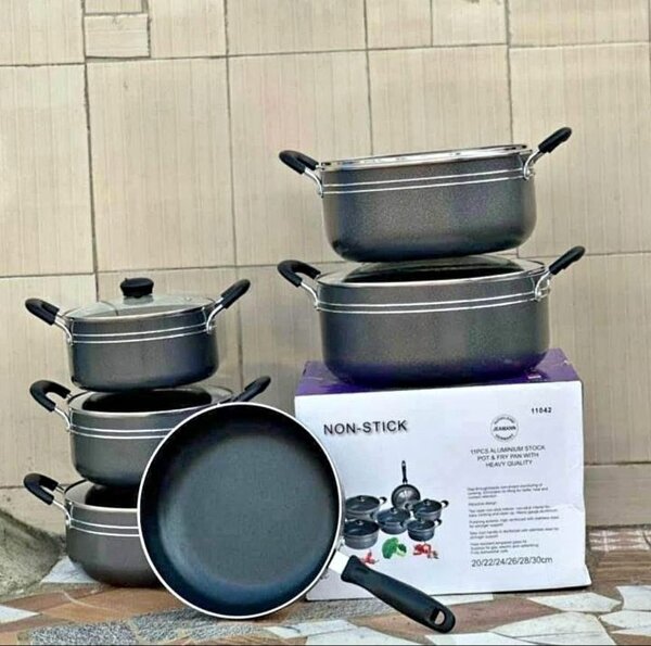 ENSEMBLE DE MARMITE AVEC POÊLE ANTIADHÉSIVE