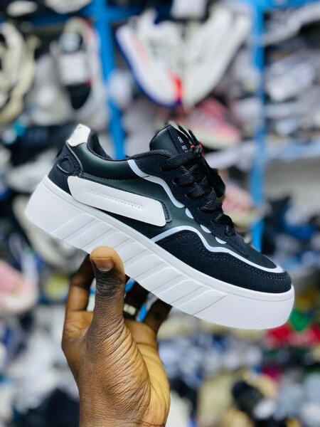 Baskets noires plateforme tendance