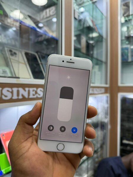 iPhone 8 débloqué 64Go argent