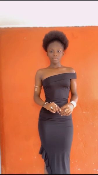 Robe Noire Élégante Soirée