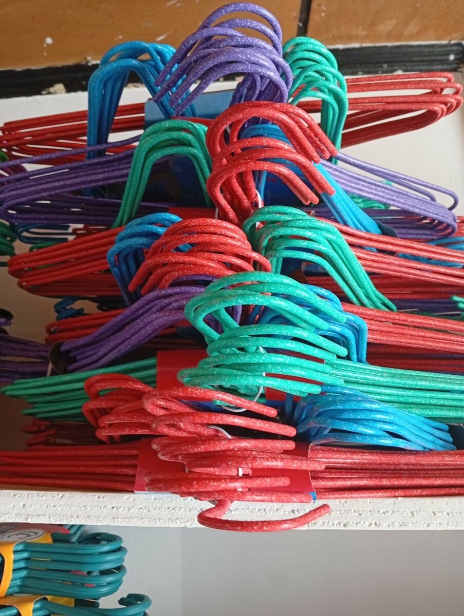 10 Piece Colour Metal Cloth Hanger