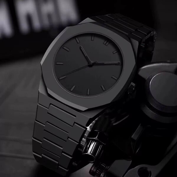 Montre élégante minimaliste noire