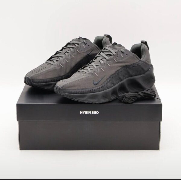 Baskets noires Hyein Seo