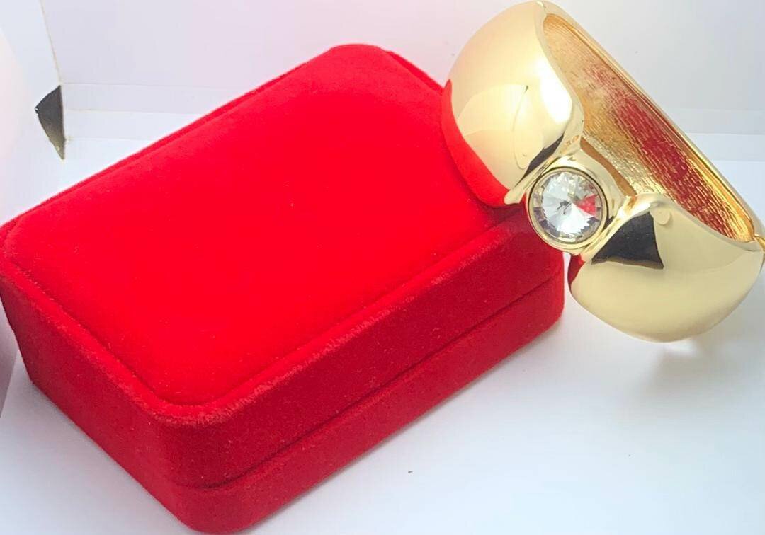 Gourmette femme avec un jolie coffret