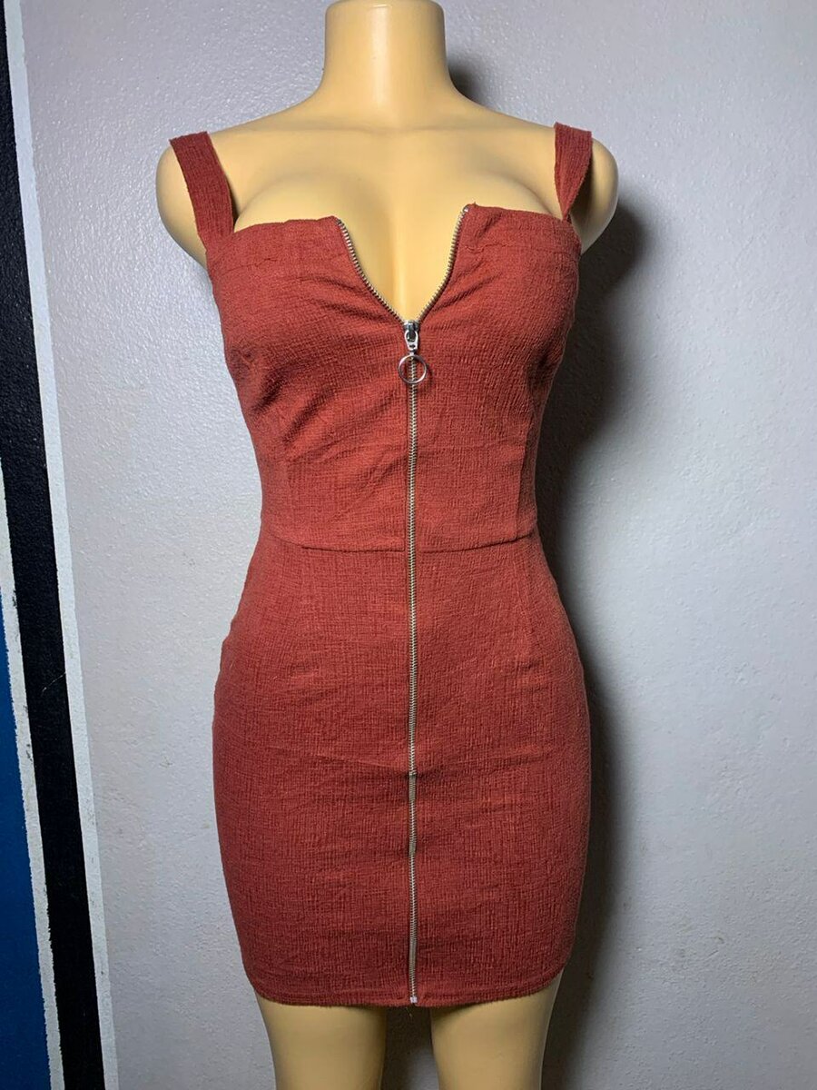 Robe satinée verte élégante