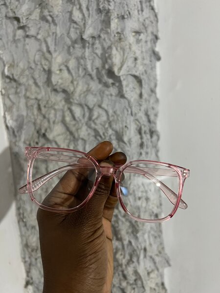 Lunettes roses élégantes