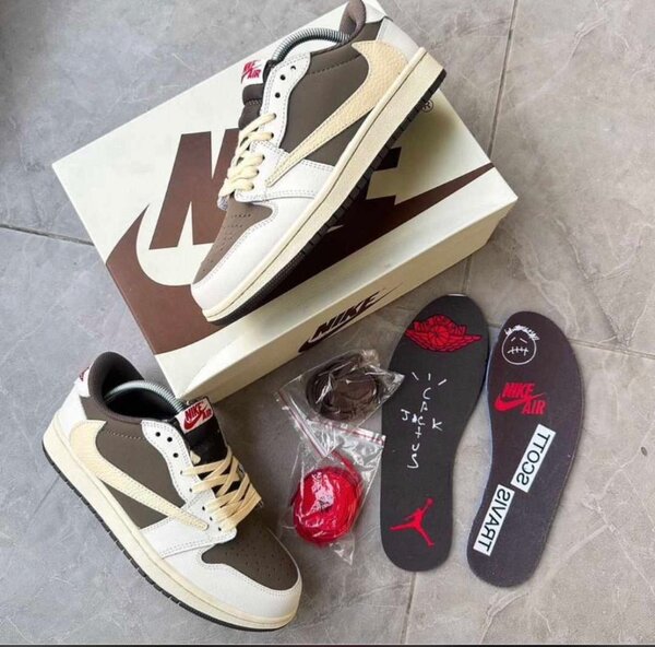 Jordan 1 low (Travis Scott)