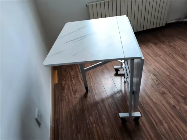 Table pliante à roulettes
