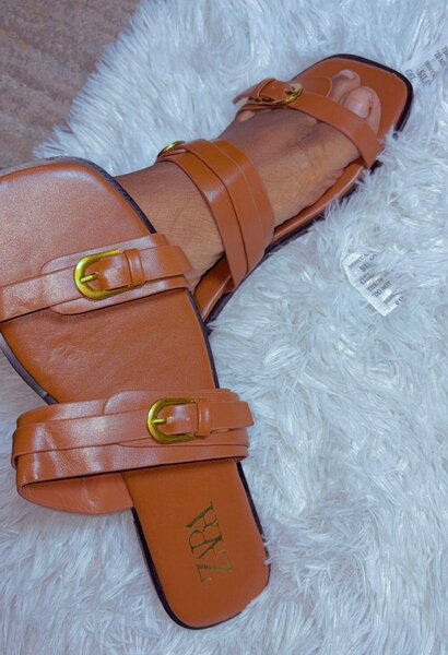 Sandales en cuir marron élégantes