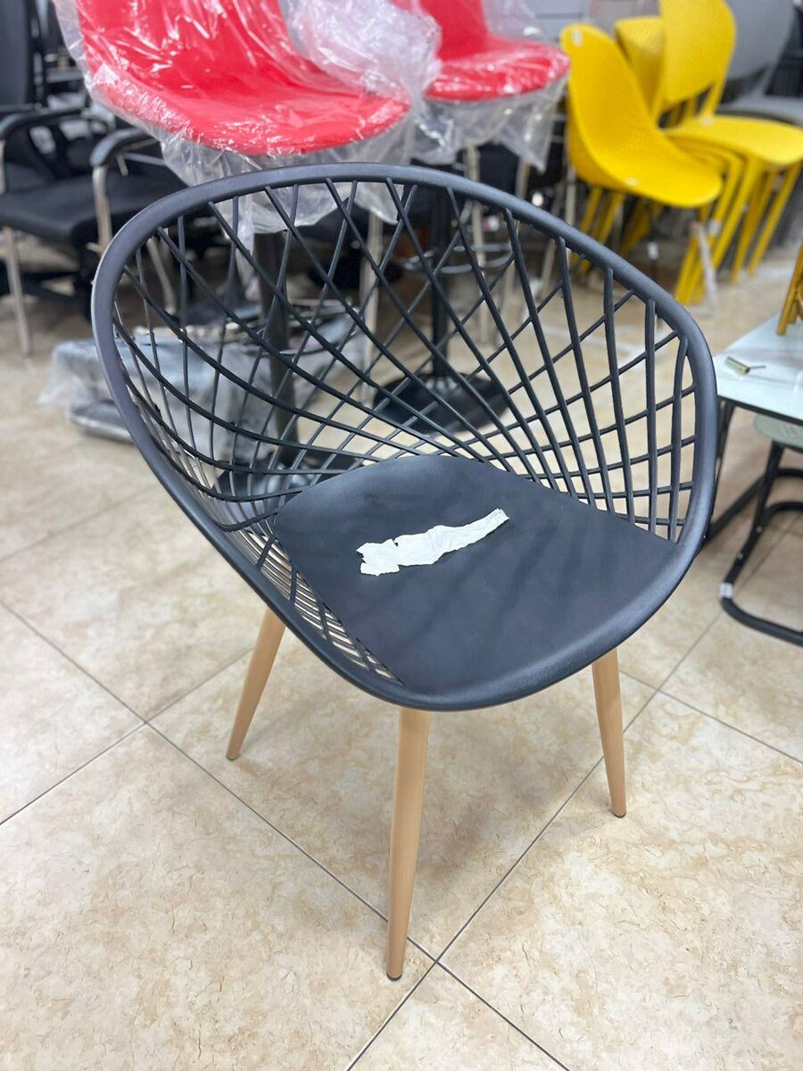 Chaise moderne en plastique