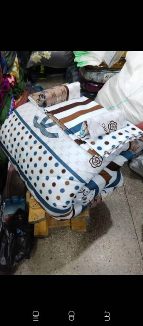 1 Duvet ,2 pillow cases and 1 flat sheet with print