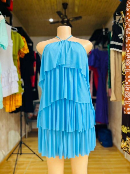 Robe à volants bleue chic