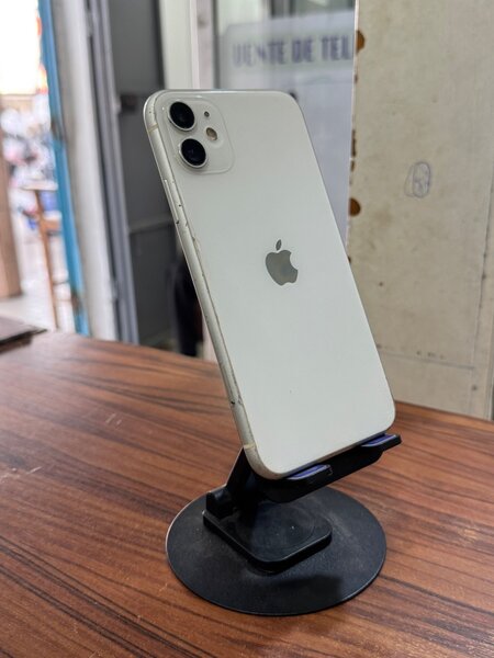 iPhone 11 64gb ( vendu avec reçu )