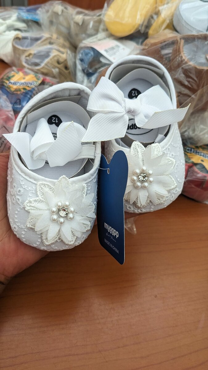 White sandals with lace and bow