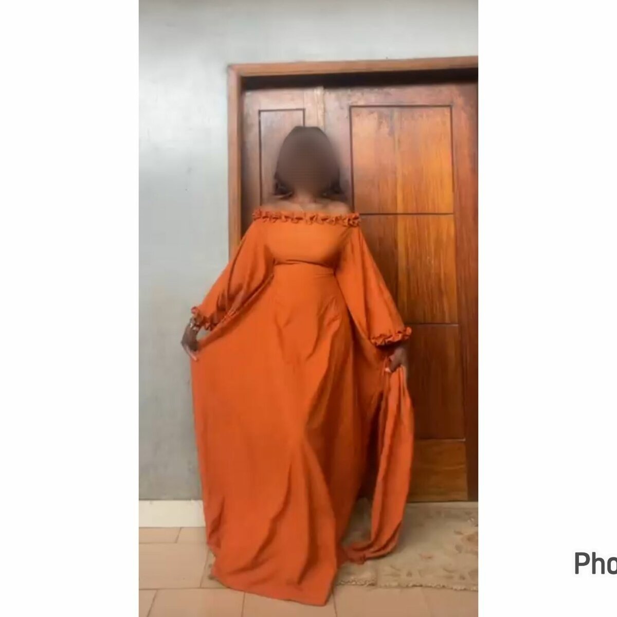 Robe élégante et foulard