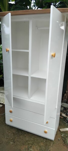 Armoire blanche moderne