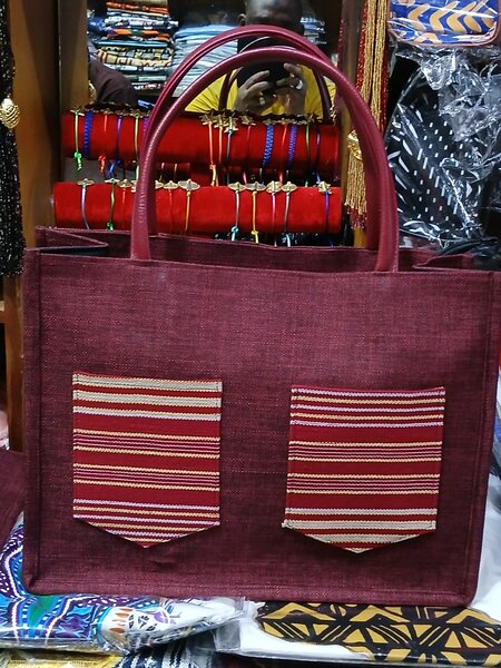 Grand sac à main élégant