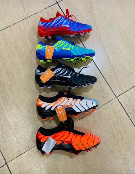 Soccer shoes
