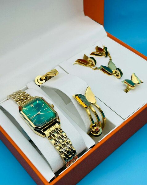 Ensemble de montres et de bijoux