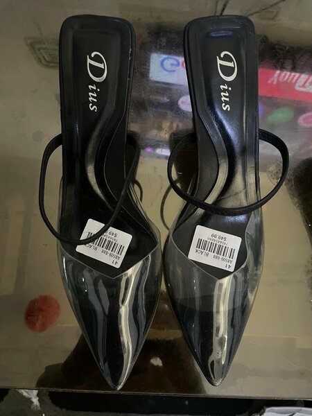 Sandales à talons transparents