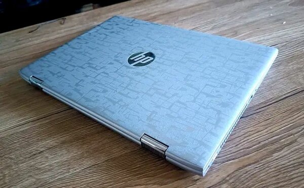 HP Pavilion x360 tactile