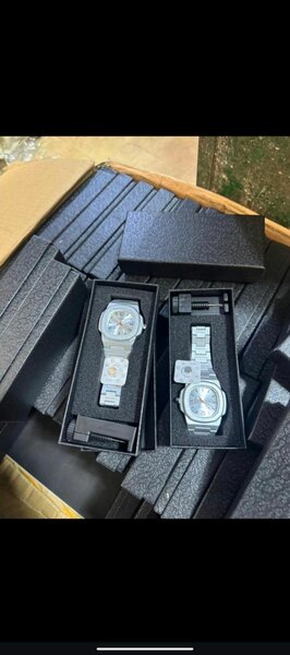 Montres élégantes en argent