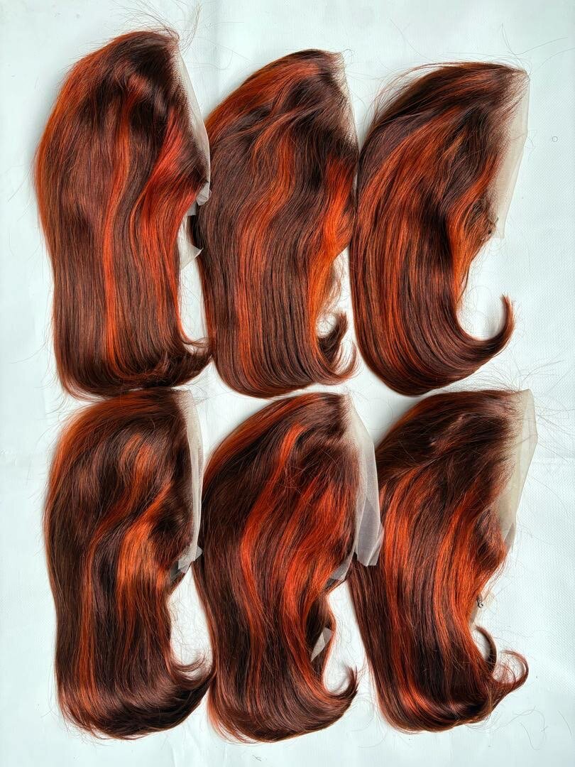 Perruque en dentelle colorée