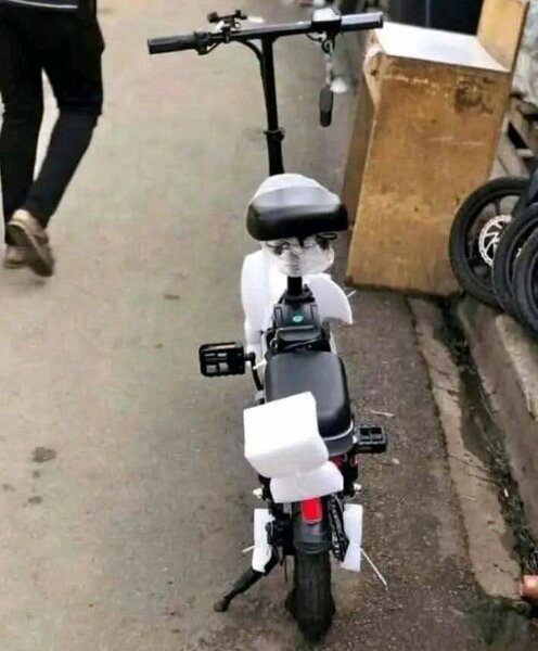 Vélo électrique pliable compact