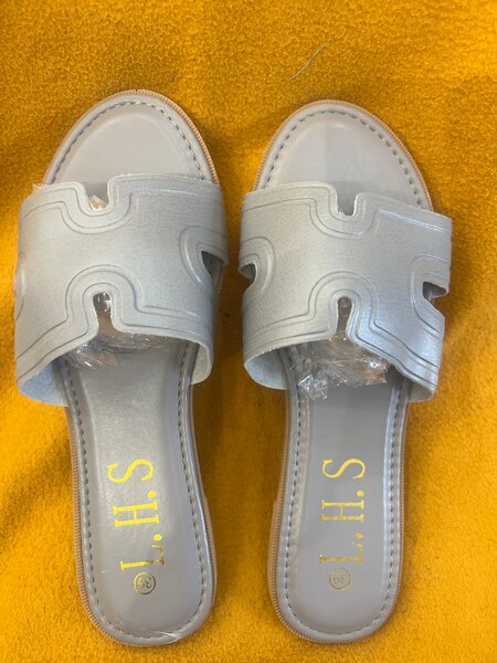 Sandales plates élégantes