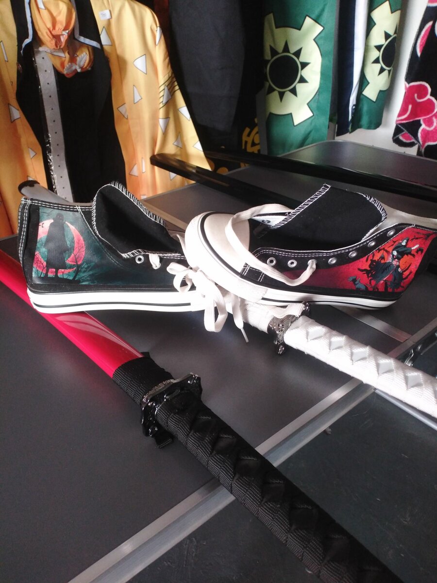Itachi Uchiha converse
