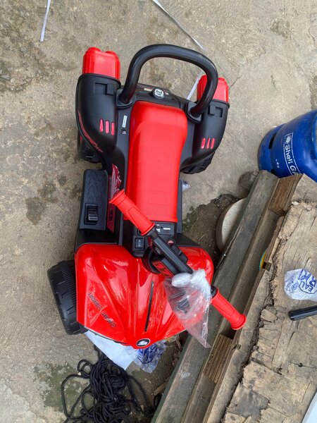 Quad électrique enfant rouge