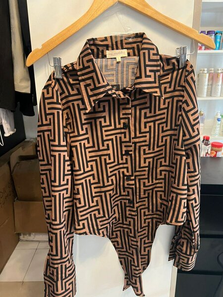 Chemise géométrique élégante