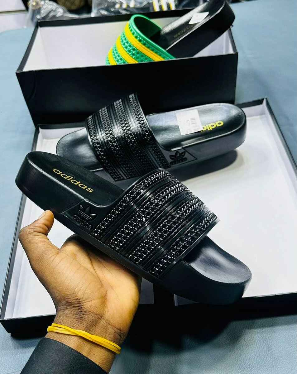 ADIDAS SLIDES